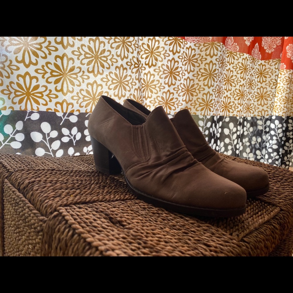 Baretraps ankle booties boots 11m